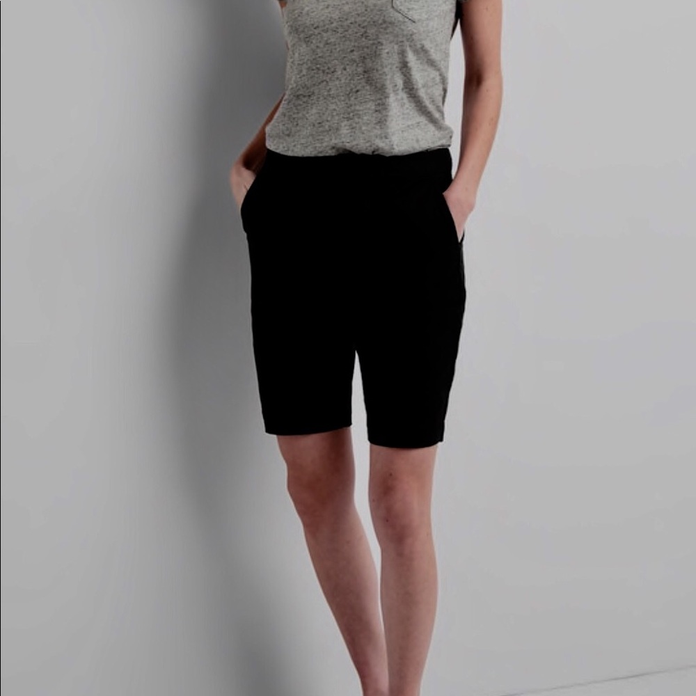 Gap 9” Khaki Bermuda Shorts
